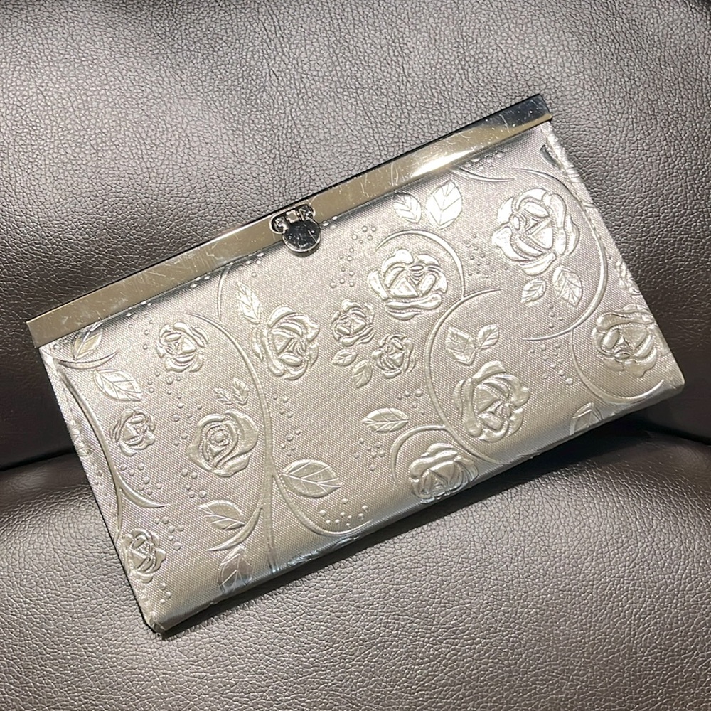 EUC Silver Metallic clutch from UNDER ONE SKY